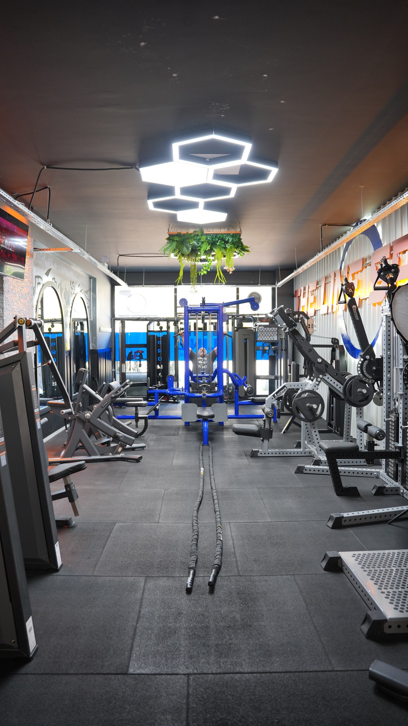 Karşıyaka fitness club ana antrenman alanı